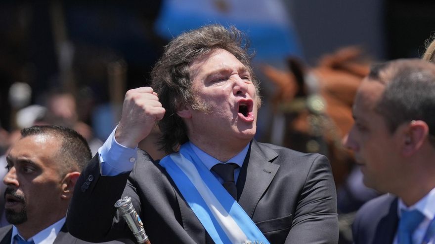 ¿No era que el ajuste iba a pagarlo la política? Recaerá sobre el Estado y la población