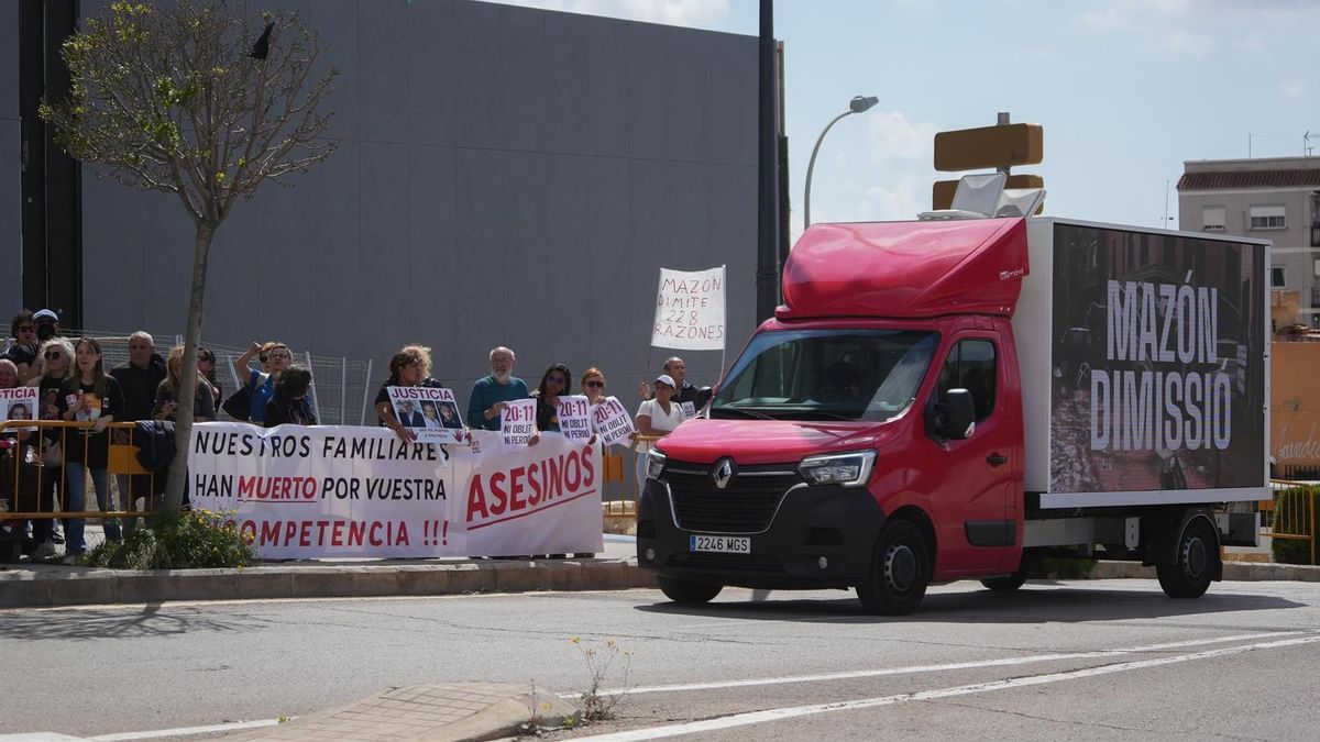Protesta contra Mazón a las puertas del Congreso del PPE.
