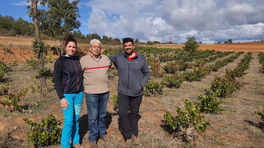 Los guardianes de las últimas viñas centenarias del Órbigo en una tierra de lúpulo