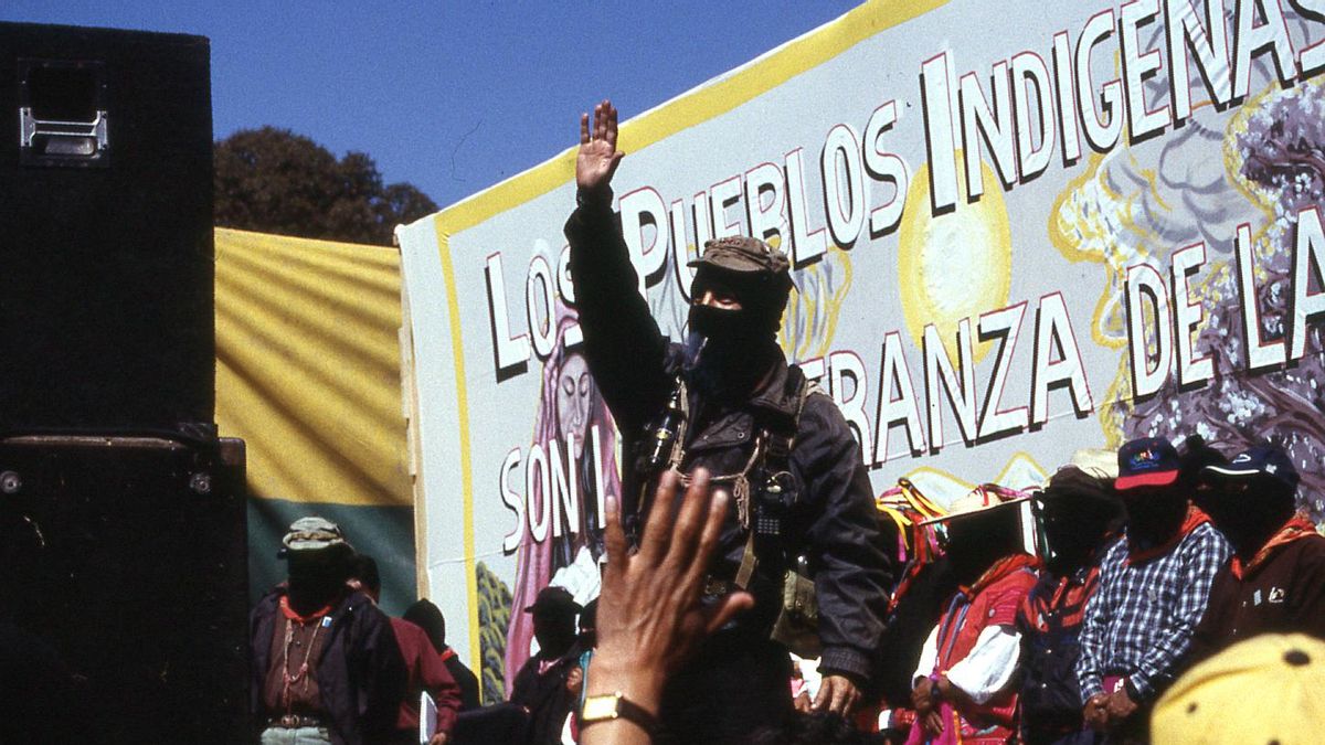 El Subcomandante Marcos al final de un mitin celebrado durante la Marcha Zapatista.