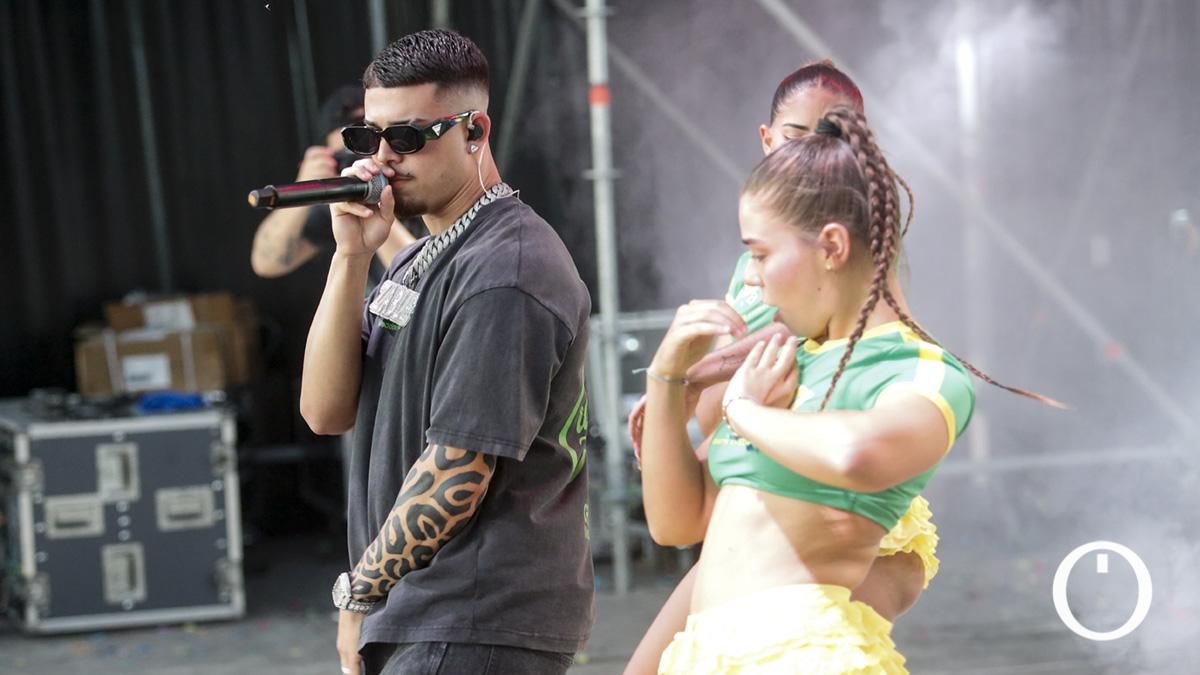 Fiesta de bienvenida universitaria