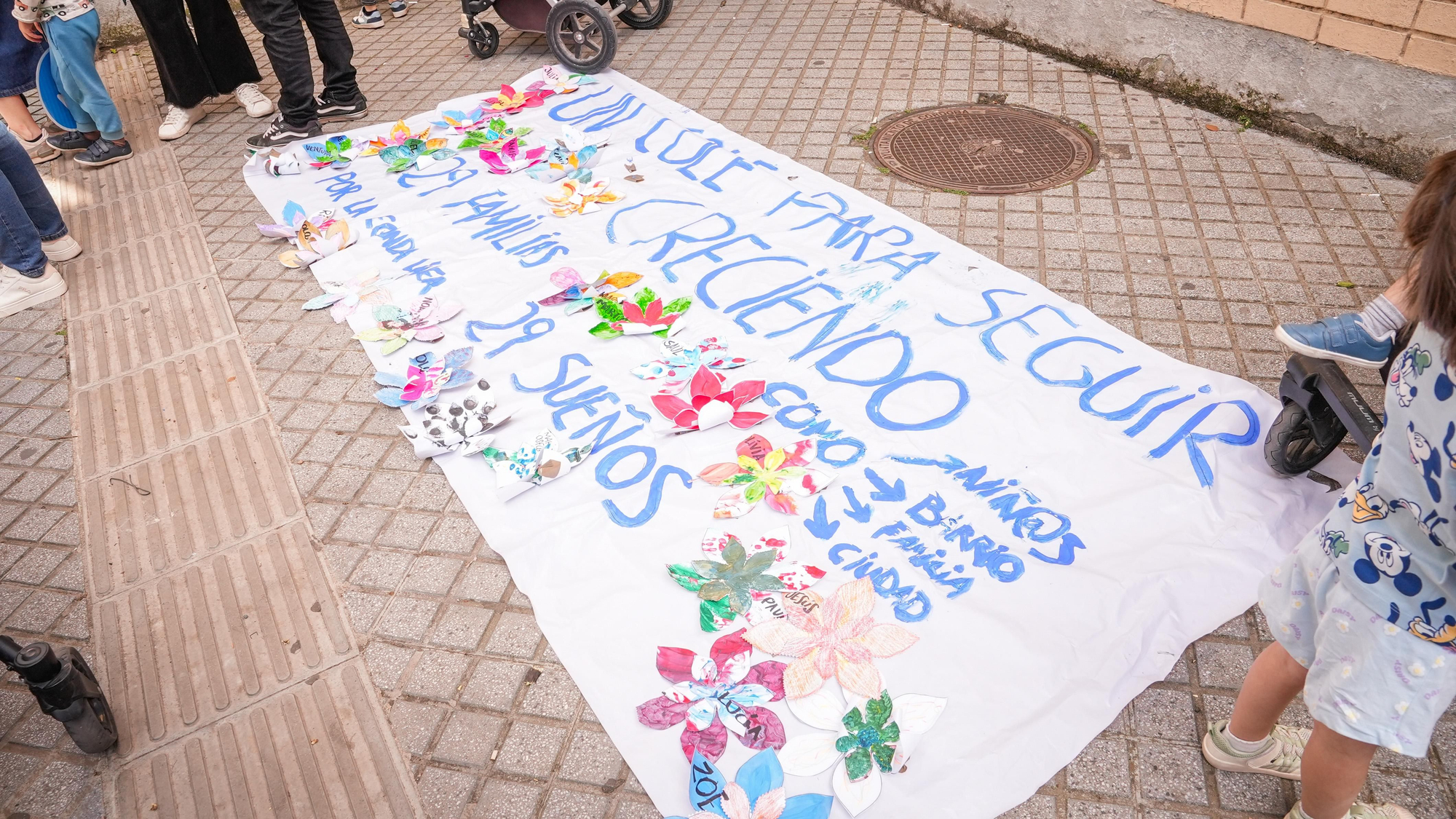 Ruta de familias CEIP Hernán Ruiz у CEIP López Diéguez para reclamar más líneas educativas en ambos centros