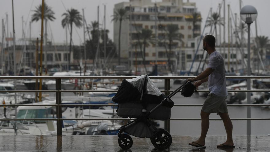 Se mantienen los avisos en el tercio oriental y Baleares ante posibles lluvias fuertes