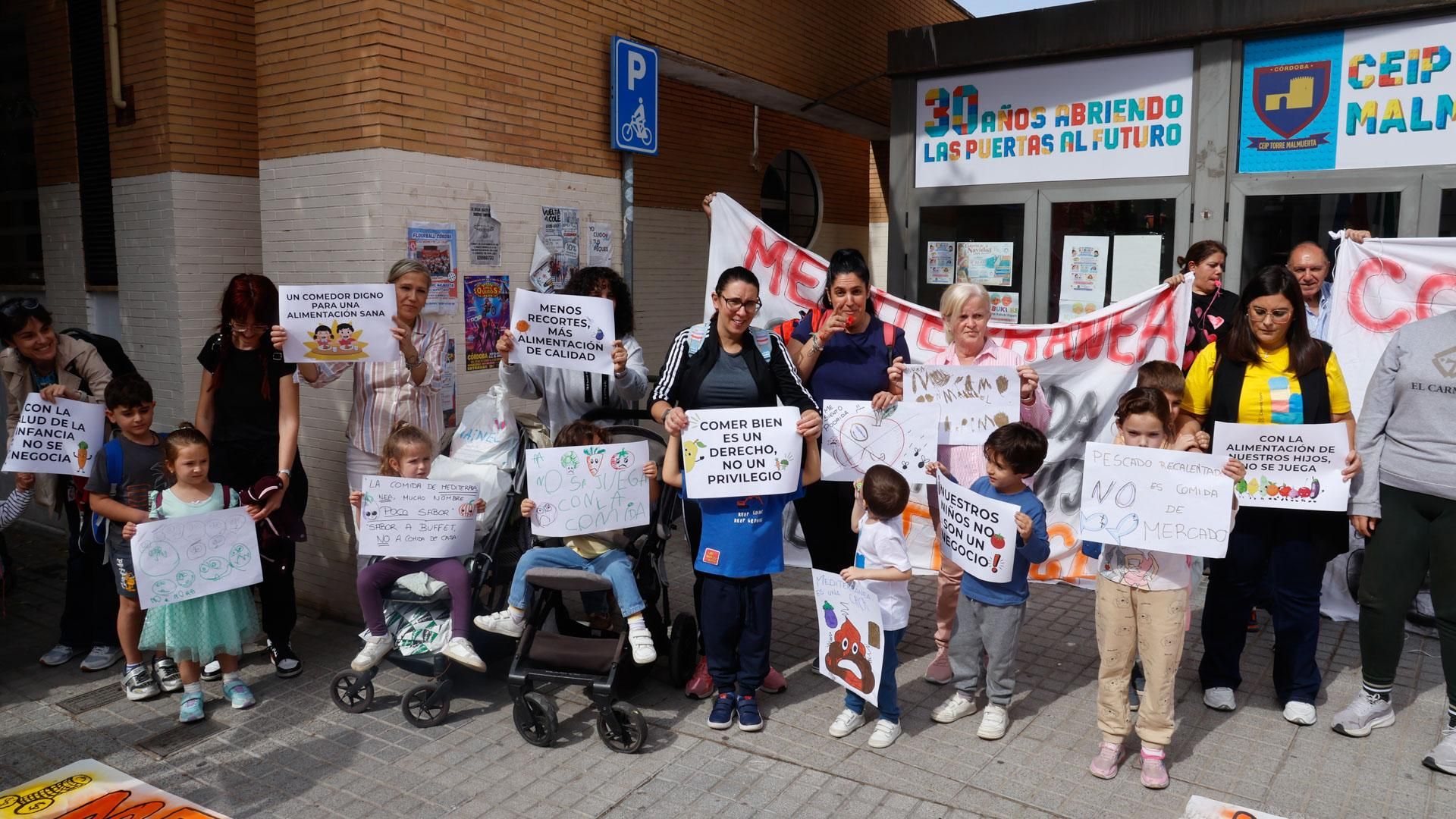 Protesta por el comedor en el Colegio Torre Malmuerta de Córdoba