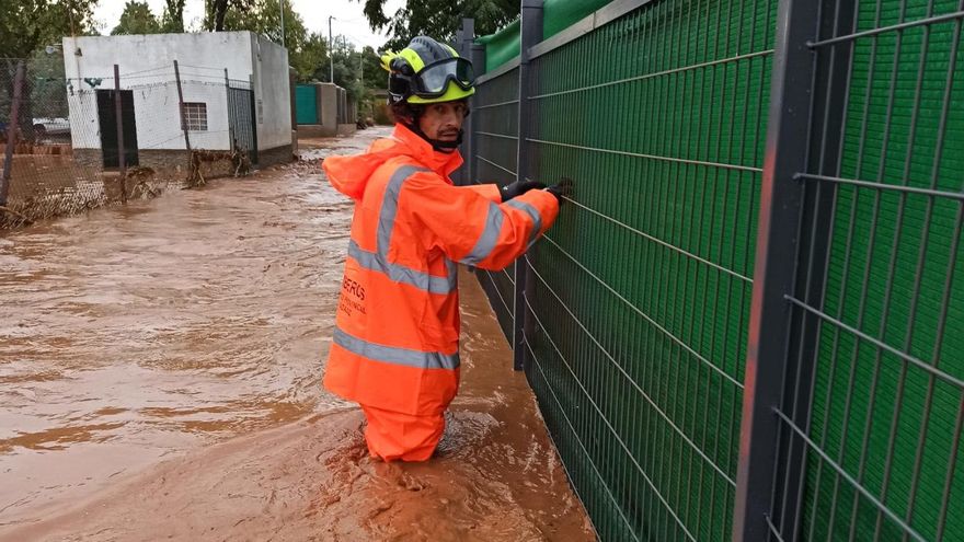 La lluvia inunda varias aulas y obliga a suspender clases en la provincia de Badajoz