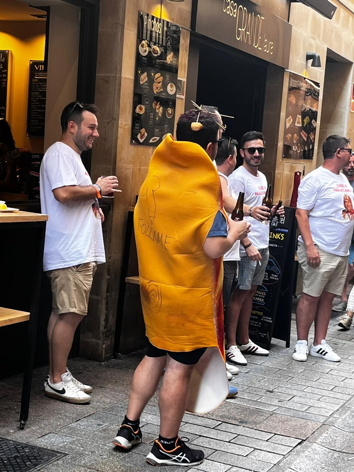 Despedida de soltero en la calle Laurel de Logroño