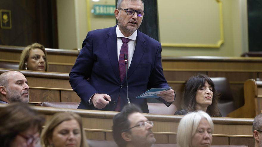 El diputado de Junts Josep María Cervera interviene durante la sesión de control al Gobierno de este miércoles en el Congreso. EFE/ZIPI ARAGON