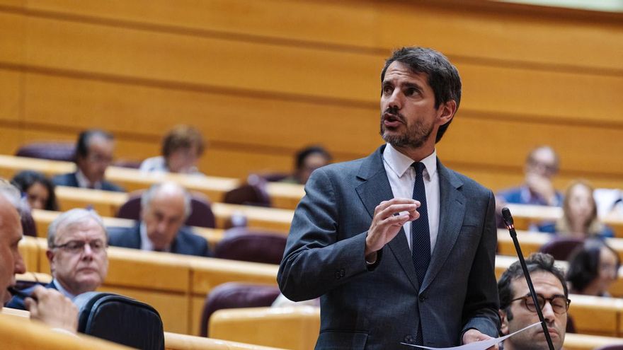 El ministro de Cultura, Ernest Urtasun, durante una sesión de control al Gobierno, en el Senado, a 18 de junio de 2024, en Madrid (España)