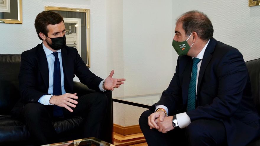 Pablo Casado y Lorenzo Amor, este martes.