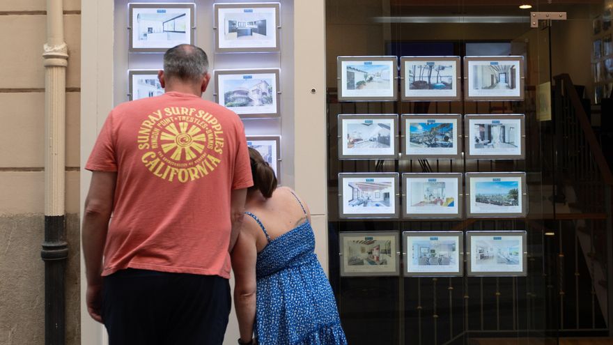 Andalucía, un año de espaldas a la ley estatal de vivienda con la Junta y la banca como grandes caseros de pisos de alquiler