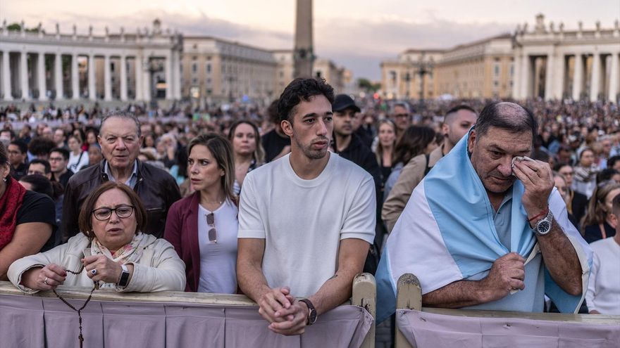 La sucesión del Papa sume a la Iglesia en la incertidumbre ante la ola ultra