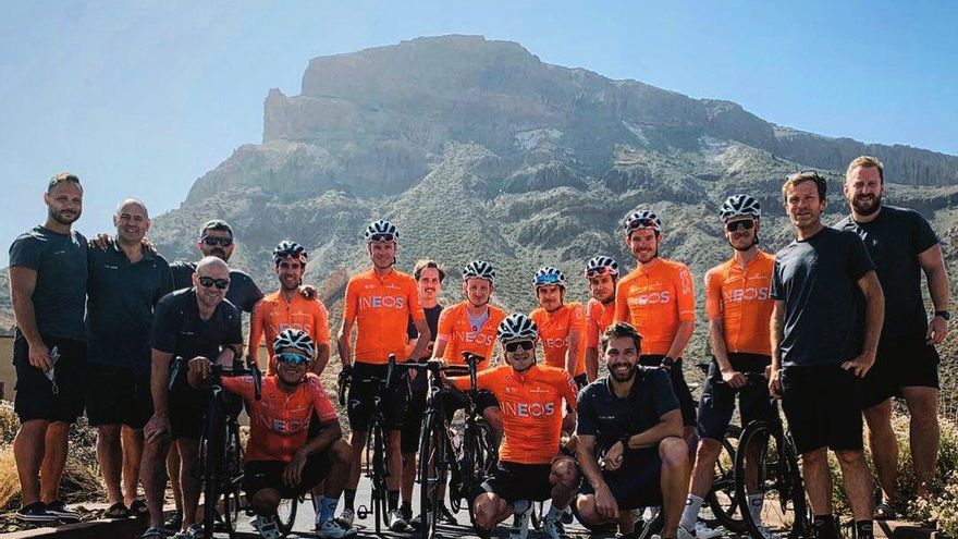 El Ineos con los Altos de Guajara al fondo.