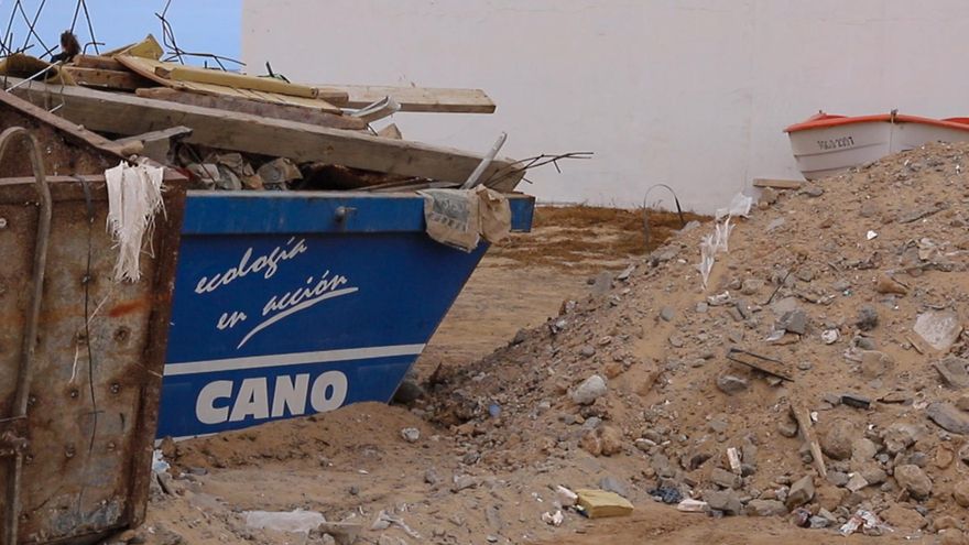 Escombros acumulados en La Graciosa