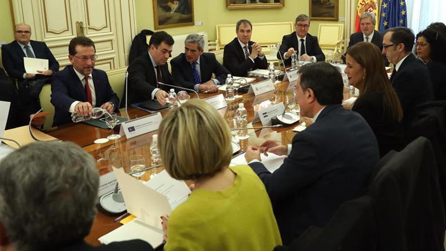 Las comunidades del PSOE acatarán las oposiciones docentes con fases eliminatorias