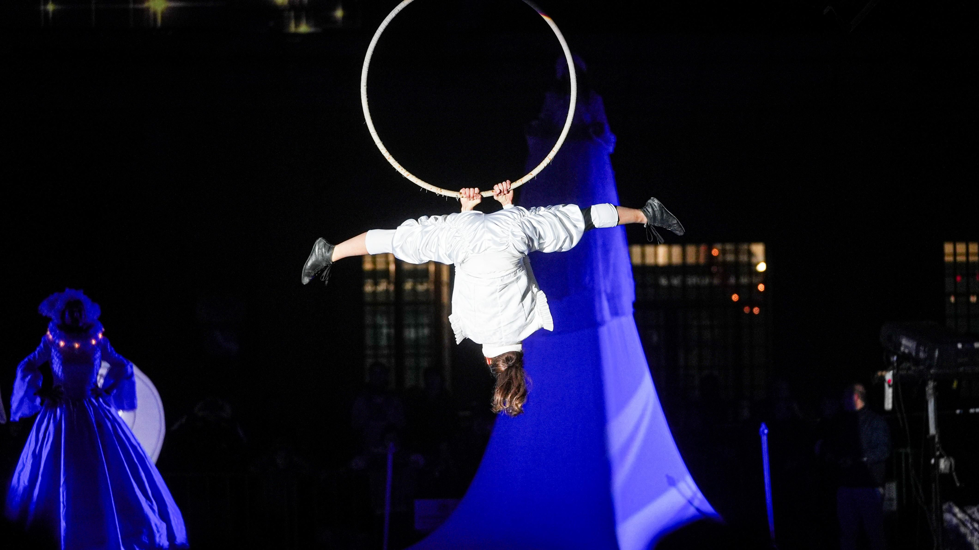 Espectáculo de acrobacias en la Corredera