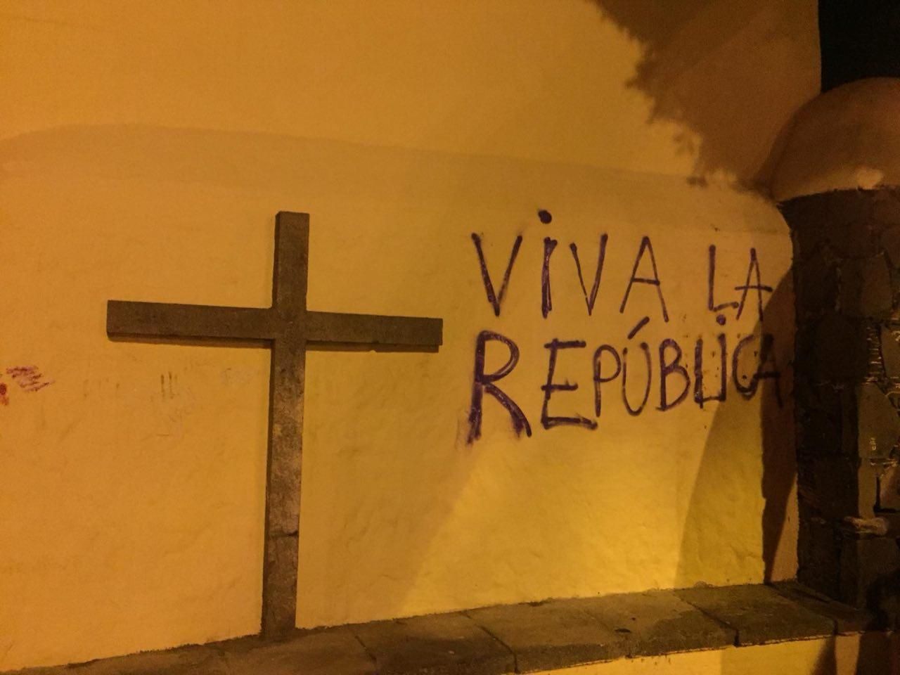 Las Palmas de Gran Canaria amanece cubierta de pintadas por la República