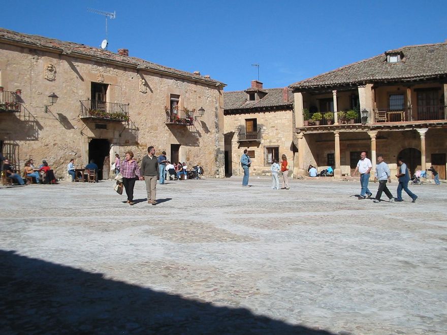 Plaza Mayor de Pedraza. Una de las más bonitas de España pese a su pequeño tamaño.
