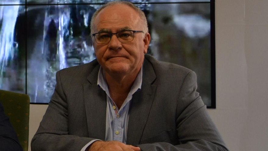 Carlos Cabrera.