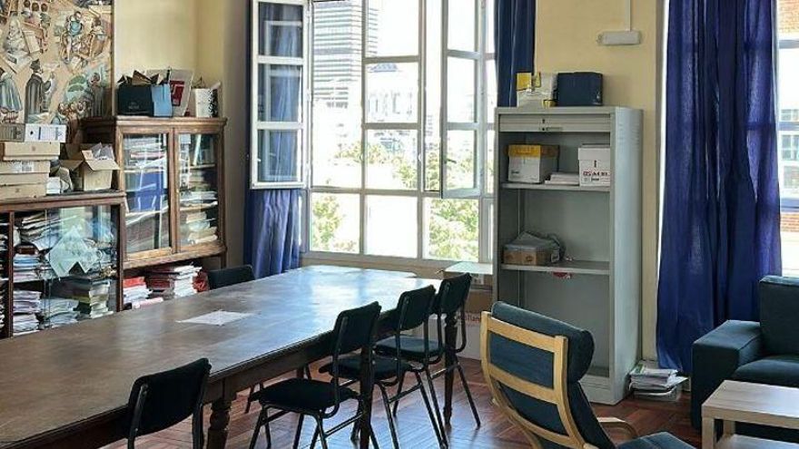 Familias del Ramiro de Maeztu denuncian que el Gobierno de Ayuso aprovecha una obra para eliminar aulas del centro