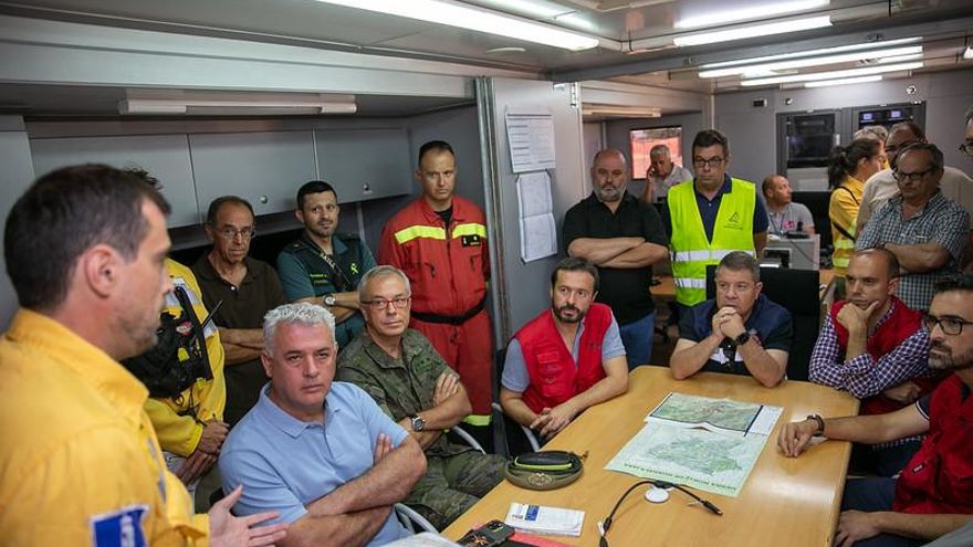 Emiliano García-Page en el puesto de mando avanzado