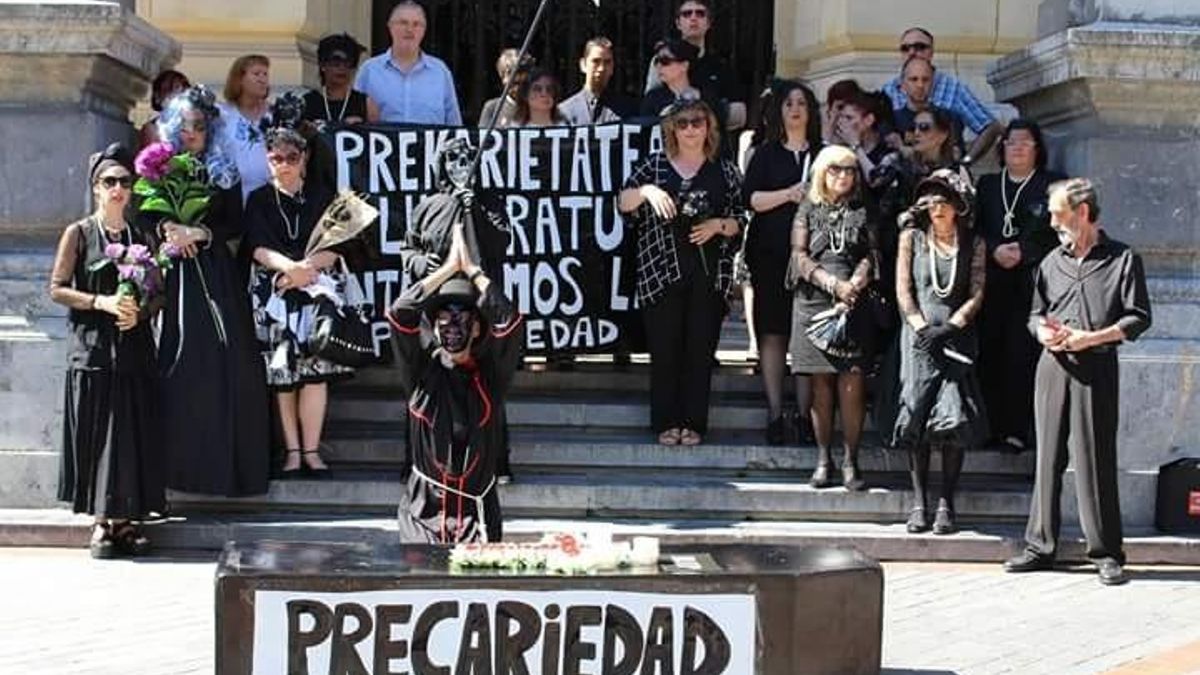 Trabajadores del Bellas Artes de Bilbao reclaman una "solución" a las instituciones en su 16 día de huelga