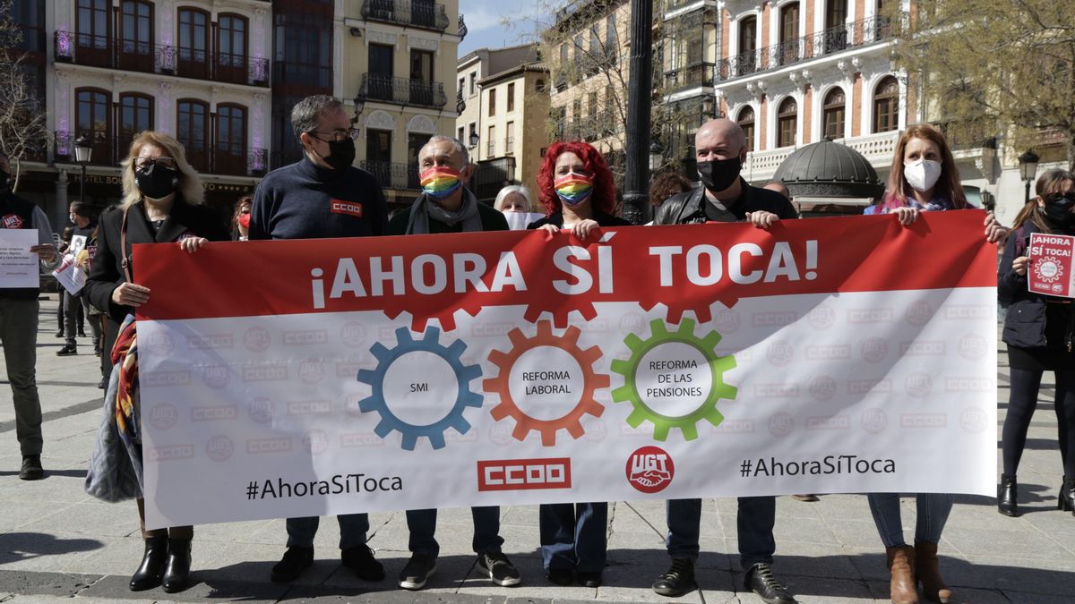 Unai Sordo y Pepe Álvarez arropan a Paco de la Rosa y Olga Arribas en una nueva protesta para recuperar la agenda social en Toledo