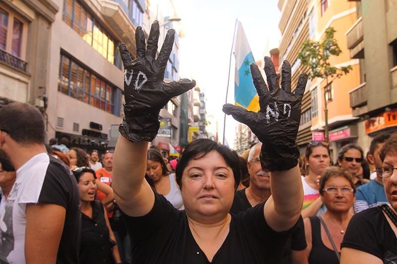Manifestación contra las prospecciones petrolíferas en Las Palmas de Gran Canaria. (Brissón Reyes).