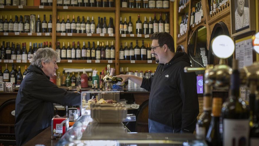 La mitad de los contratos en abril fueron indefinidos y España supera por primera vez los 20 millones de afiliados