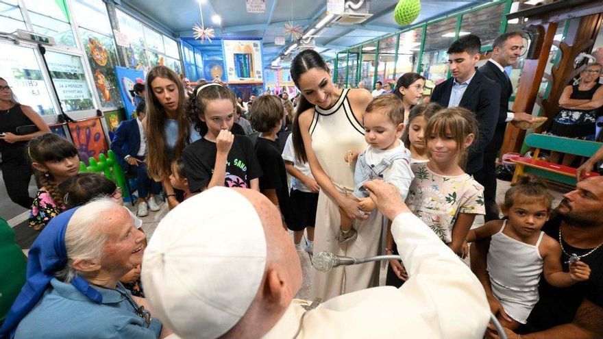 El papa Francisco visitó a la sobrina de una de las monjas secuestradas y asesinadas por Astiz