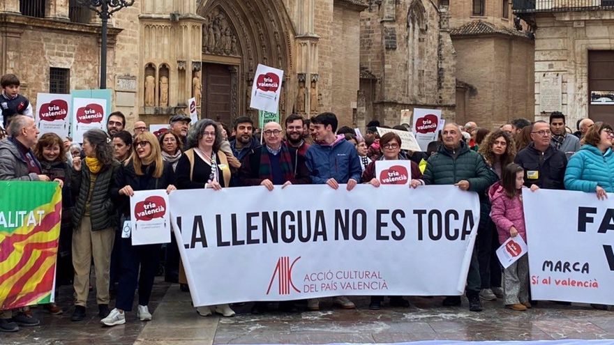 ACPV y Famílies pel Valencià demandan a la Conselleria de Educación por la "vulneración de derechos" en la consulta lingüistica