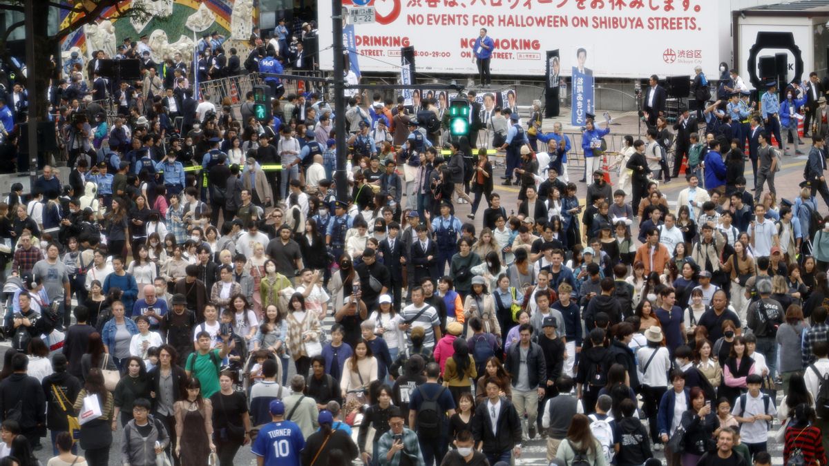 La ciencia detecta el mismo hábito una y otra vez: los humanos prefieren caminar en sentido antihorario