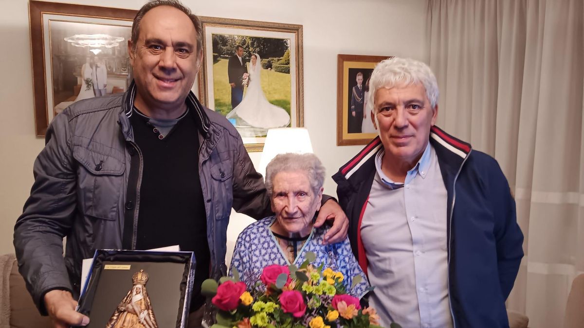 Villaturiel rinde homenaje a Delfina Llamazares, su centenaria devota que fue alma de la romería de San Froilán