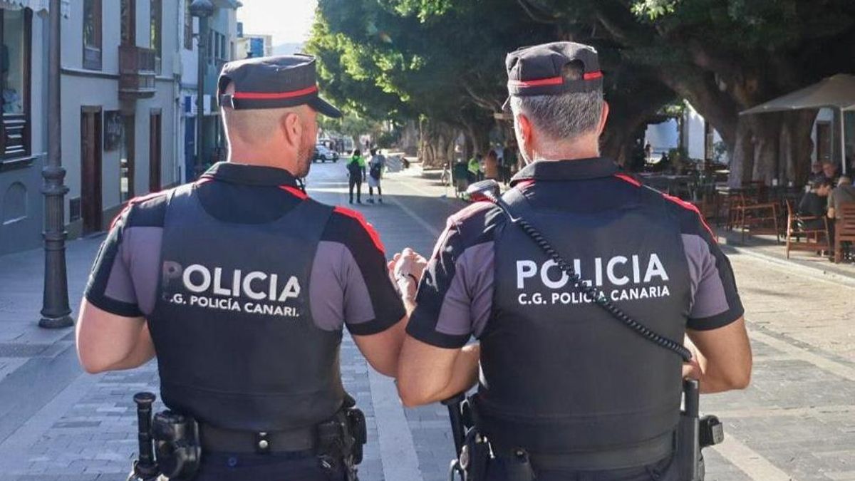 Policía Autonómica patrullando en Los Llanos de Aridane.