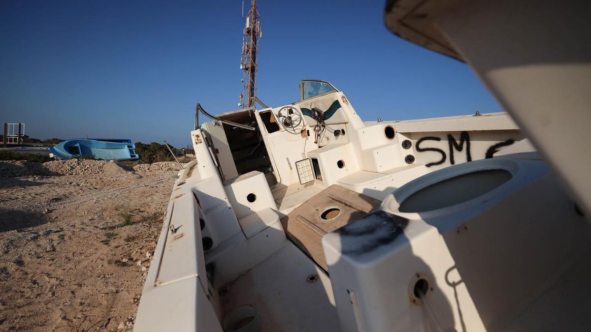 Las barcas llevan inscritas las siglas SM o GC en función de quien los rescató en el mar.