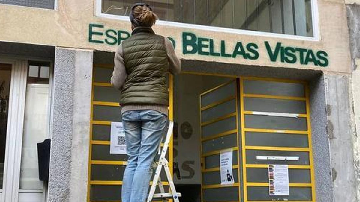 "No tenemos a dónde ir": la compra del edificio que hace peligrar la supervivencia de un espacio vecinal en Tetuán