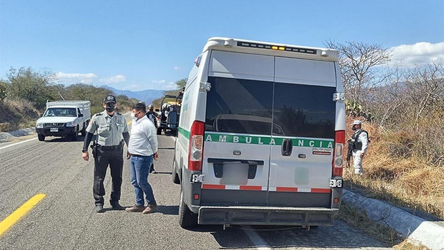 Hallan a 28 nicaragüenses hacinados en una ambulancia pirata en el sur de México