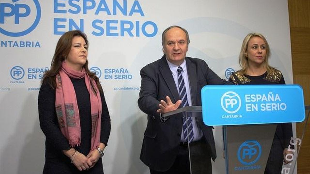 Los senadores del PP cántabro Esther Merino, Javier Fernández y Blanca Martínez.