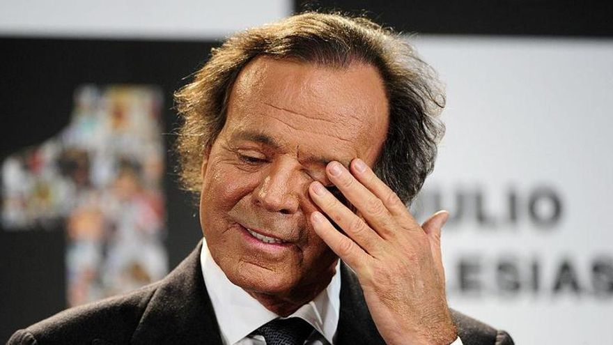 Julio Iglesias intenta desacreditar las acusaciones contra él al señalar a dos mujeres como las supuestas denunciantes protegidas por la Fiscalía