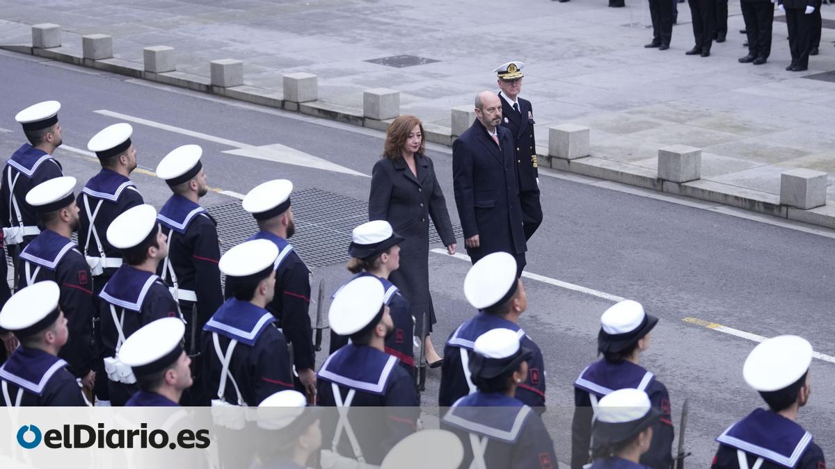 Comienzan los actos por la Constitución con el izado de bandera