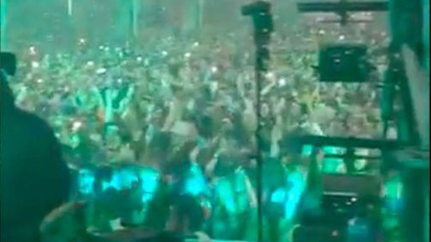 Captura de la fiesta organizada en Liverpool como prueba piloto para observar la frecuencia de contagio sin mascarilla