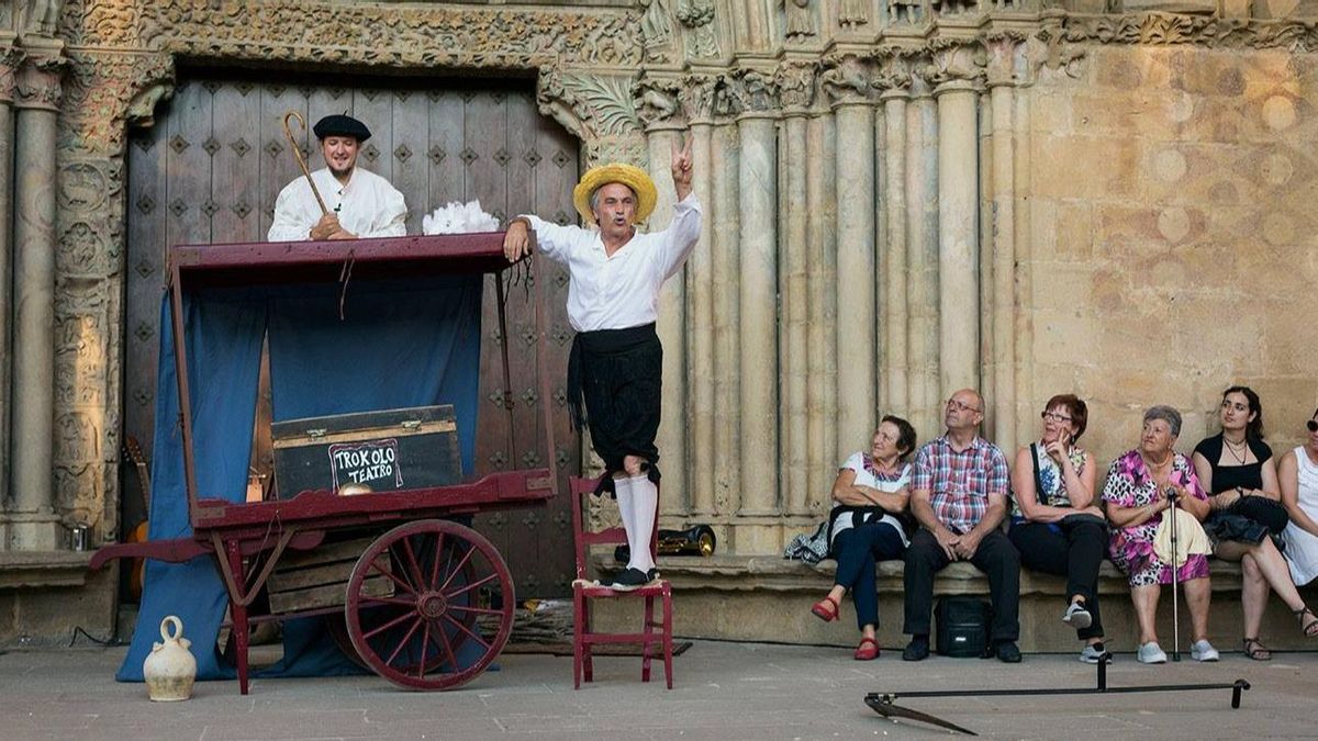 En Olite el teatro se echa a la calle.