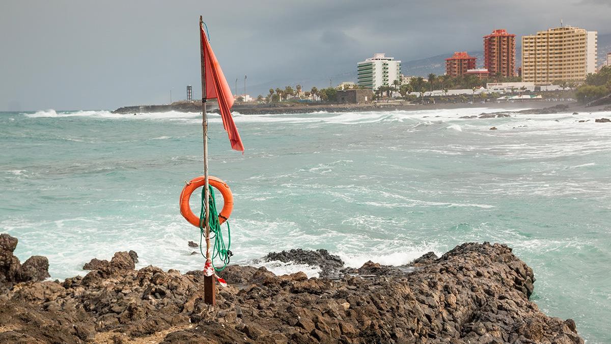 El Gobierno declara la alerta por viento y oleaje en Canarias