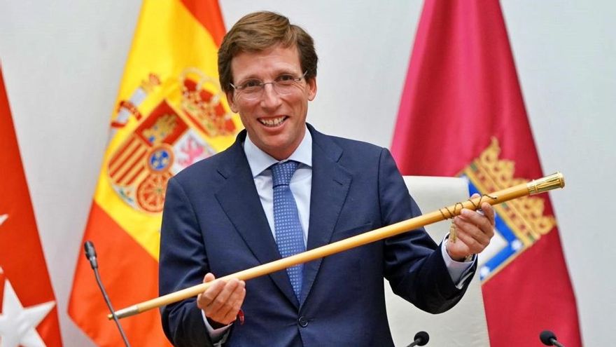 Almeida contrata a más directivos y gasta un millón de euros extra en cargos a dedo, pese a que aseguró que los reduciría