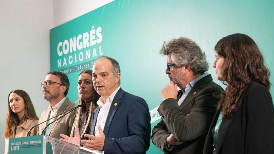 El secretario general de Junts, Jordi Turull, junto a la dirección del partido independentista.