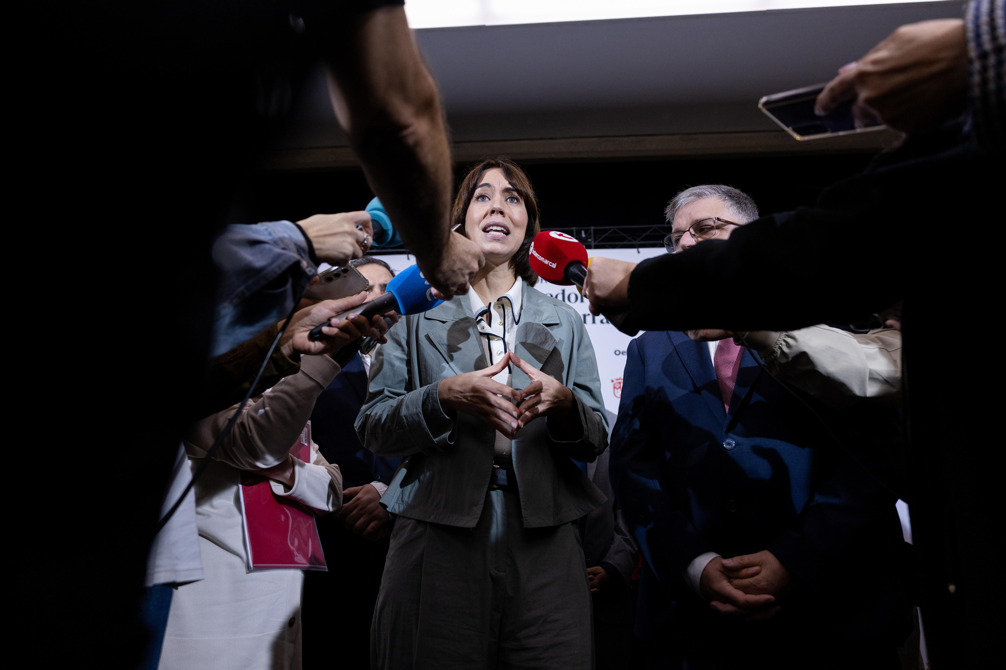 La ministra de Ciencia, Innovación y Universidades, Diana Morant, atiende a los medios en Villena.