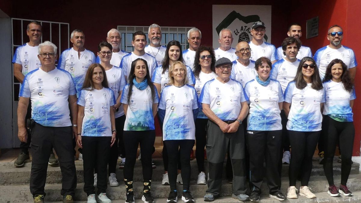 El Club de Caminantes El Atajo presenta al equipo de corredores 2026