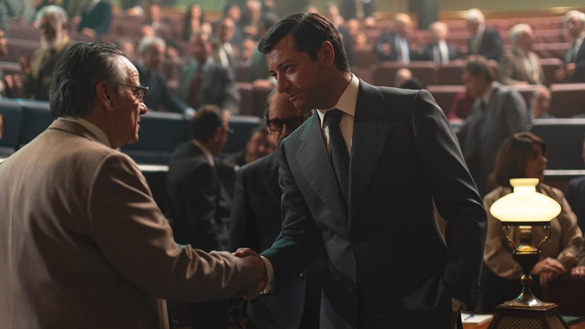 Eduard Fernández (Carrillo) y Álvaro Morte (Suárez) en 'Anatomía de un instante'