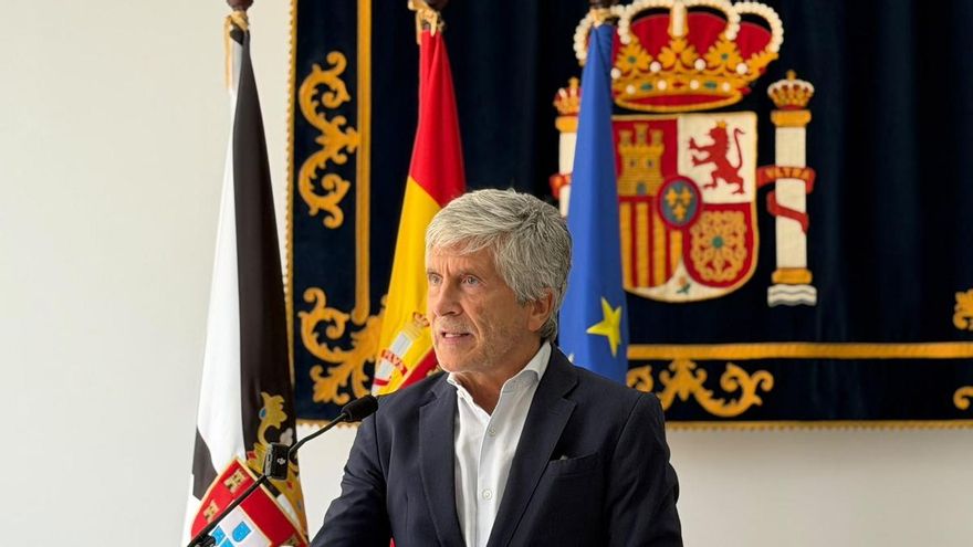 El ministro del Interior, Fernando Grande-Marlaska, atiende a los medios de comunicación, en la Delegación del Gobierno, a 13 de agosto de 2026, en Ceuta.