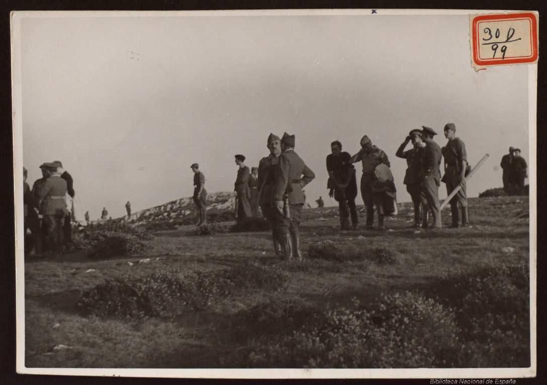 Generales Franco y Dávila, junto a otros oficiales. 18 de agosto de 1937. Reinosa