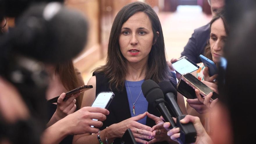La secretaria general de Podemos, Ione Belarra, atiende a los medios en el Congreso de los Diputados, a 27 de mayo de 2026, en Madrid (España).